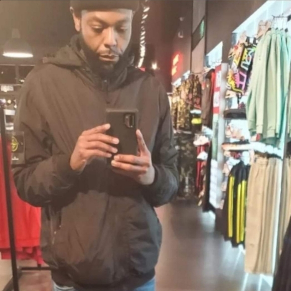 Meet your Posher, Aaron - Picture 2 of 4